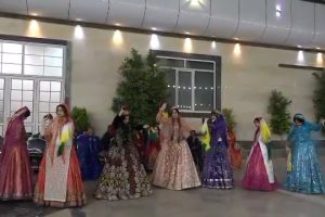 جشن سالیانه صندوق قرض‌الحسنه امام زمان قشقایی تابستان ۱۴۰۱<br>اجرای هلی توسط استاد کیوان سلمانی زاده